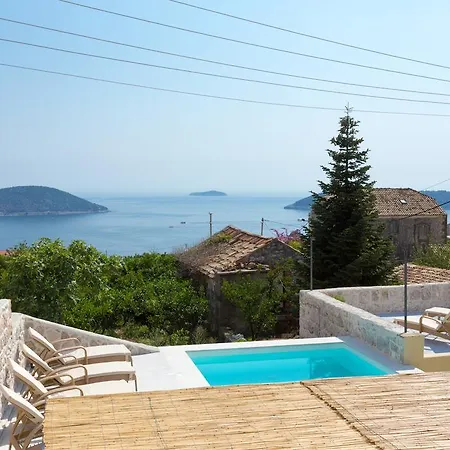 Hedera Estate, Hedera Viii Willa Orašac