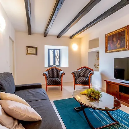 Willa Hedera Estate, Hedera Viii Orašac