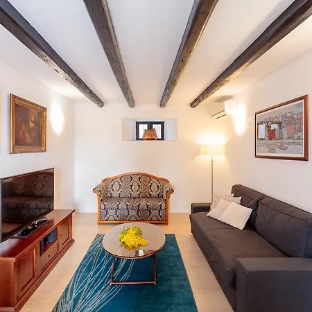 Hedera Estate, Hedera Viii Orašac