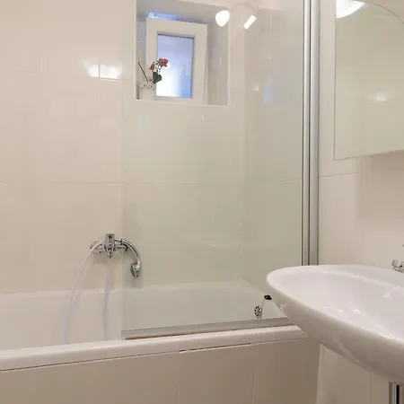 Hedera Estate, Hedera Viii *