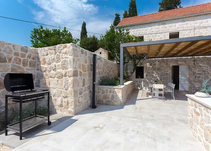 Hedera Estate, Hedera Viii אורסאץ