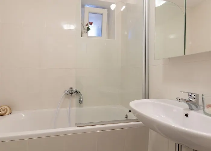 Hedera Estate, Hedera Viii *