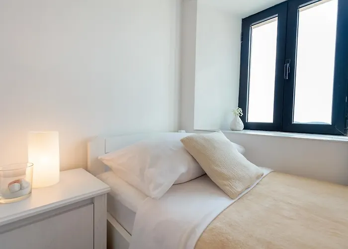 Hedera Estate, Hedera Viii * 奥拉萨奇