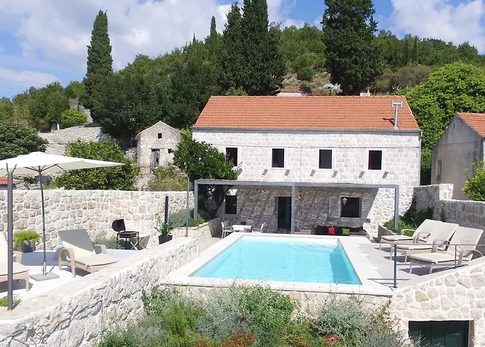 Hedera Estate, Hedera Viii 别墅 奥拉萨奇