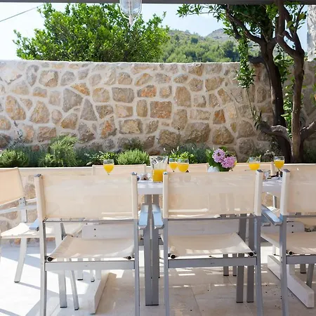 Hedera Estate, Hedera Viii * Orasac