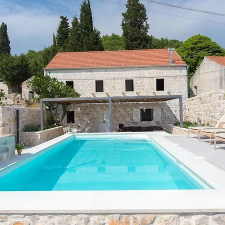Vila Hedera Estate, Hedera Viii *