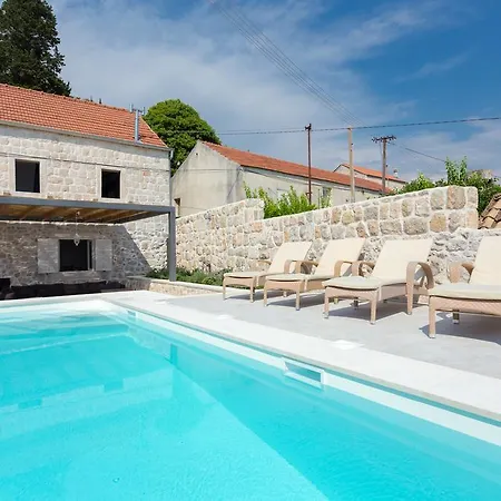 Vila Hedera Estate, Hedera Viii *
